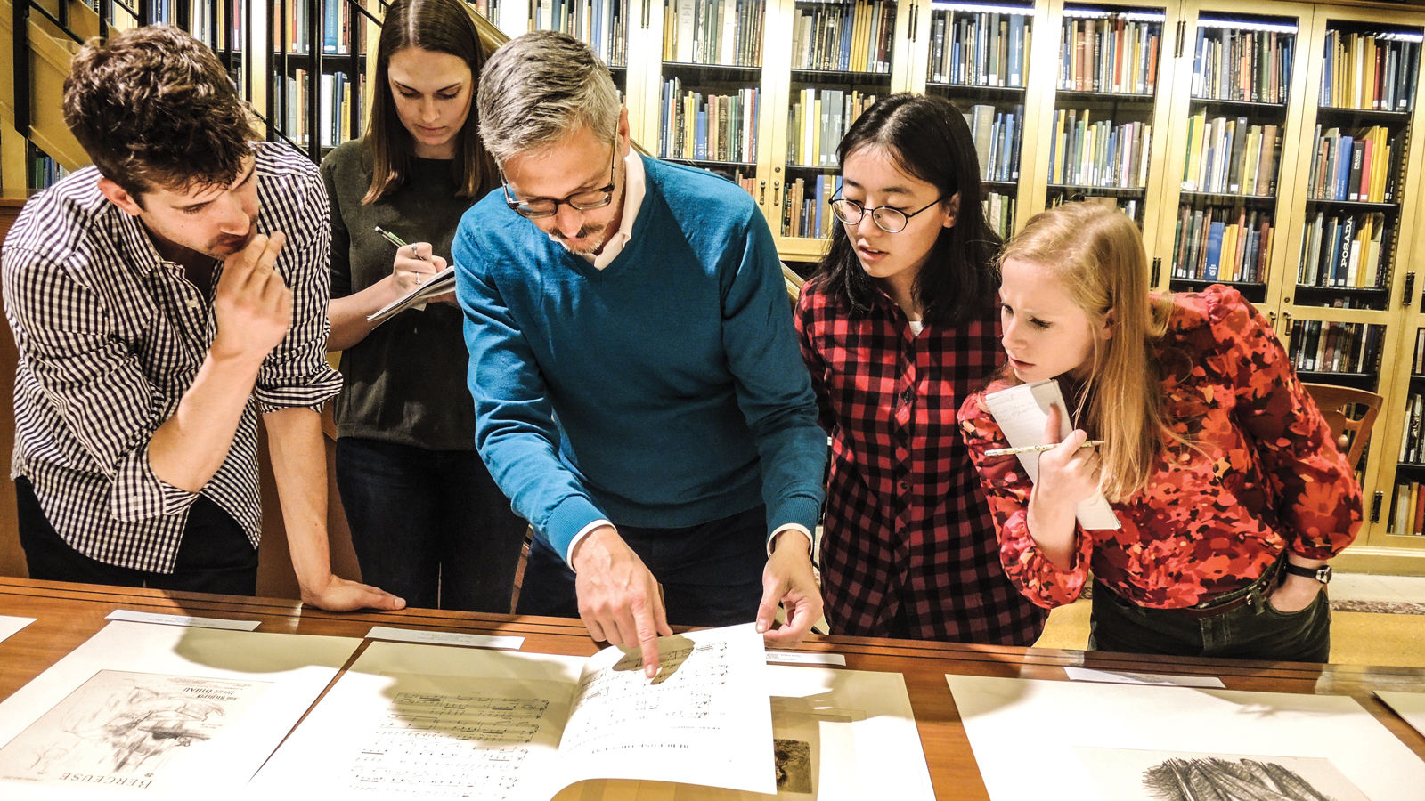 students studying art