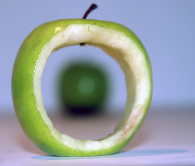 Apple with hole (w x h, 0 KB)