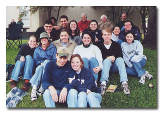 alumni1.jpg (325w x 227h, 26 KB)