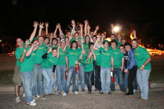 bonfire group picture Homecoming 2008