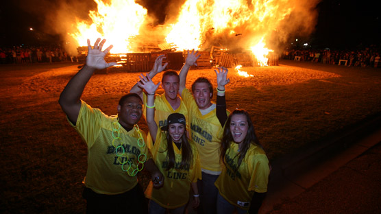 Homecoming bonfire in Fountain Mall