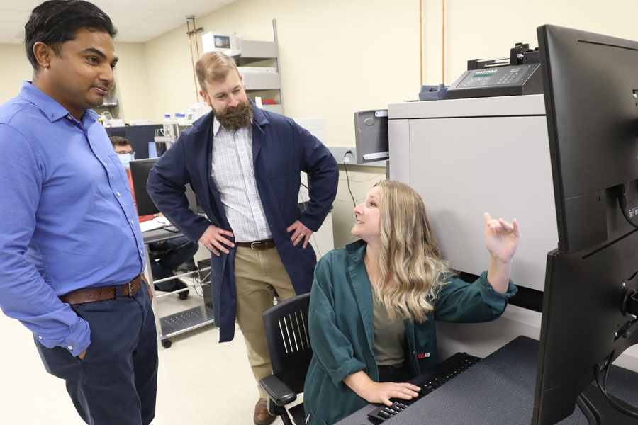 Dr. Christopher Becker (center) is the director of Baylor’s Mass Spectrometry 
Center while Dr. Chinthaka Seneviratne (at left) is an MSC mass spectrometrist.