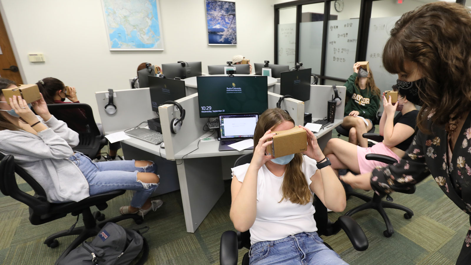 Baylor students use virtual reality technology in the Interactive Media and Language Center.