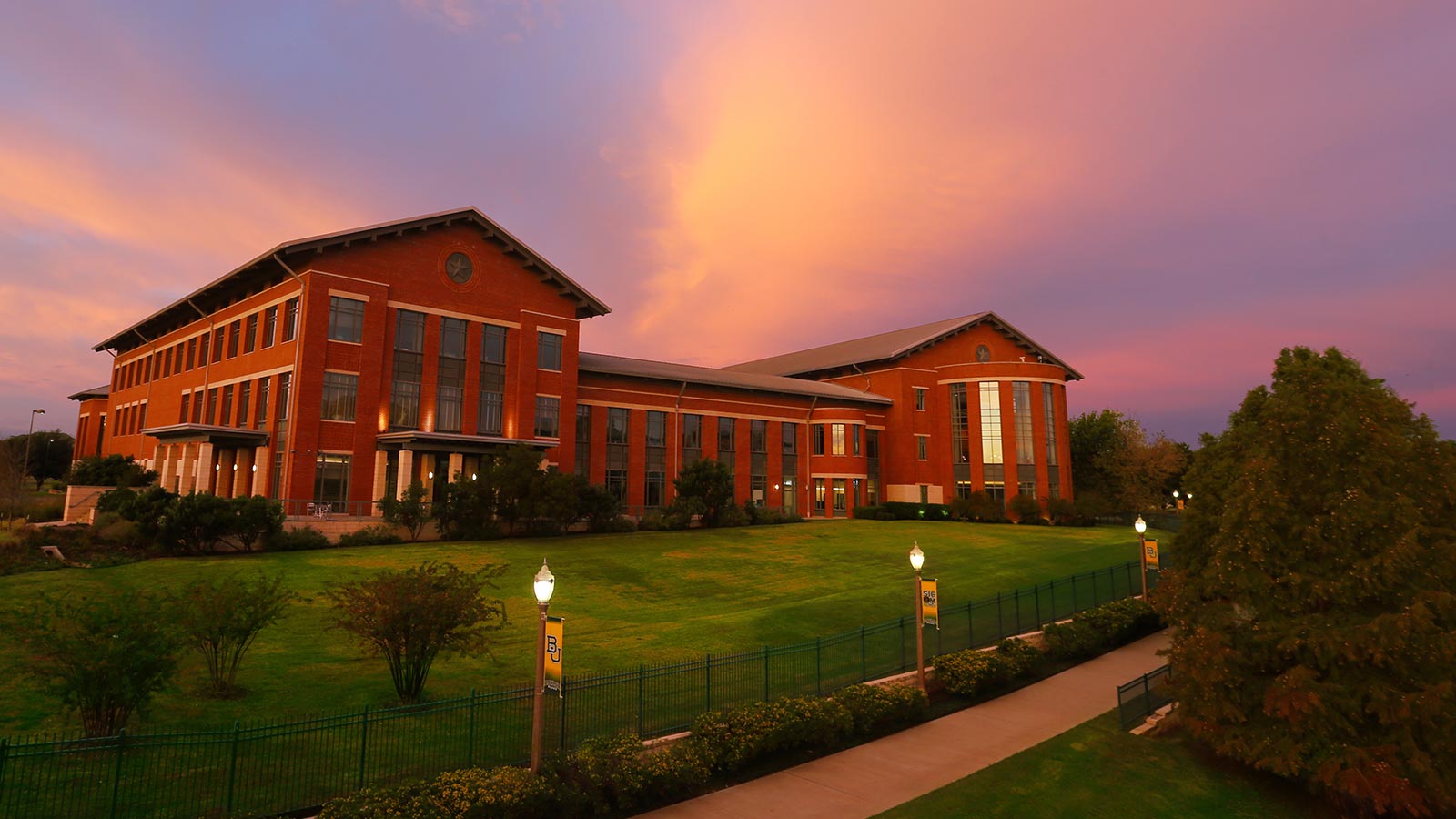 Established in 1857, the Baylor Law School moved into the beautiful Sheila & Walter Umphrey Law Center in 2001.  The facility is situated on the banks of the Brazos River.