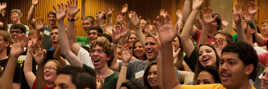 Students cheer for orientation activities at Baylor